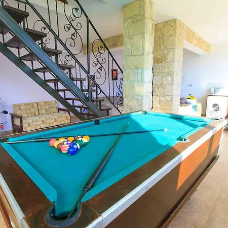 Villa River View *